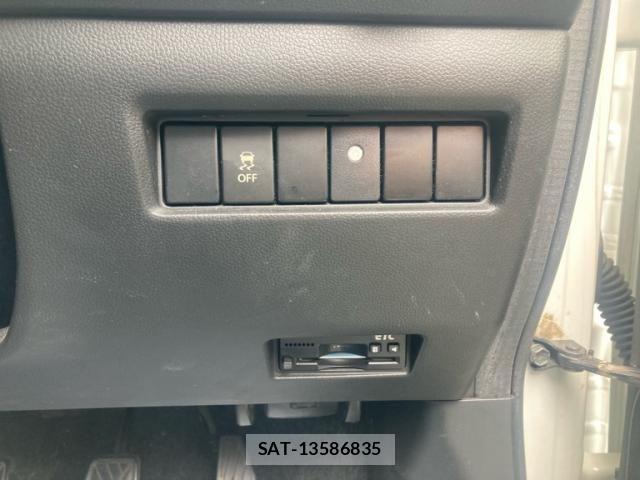 Suzuki SWIFT 2018-01 8038599-19