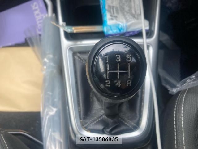 Suzuki SWIFT 2018-01 8038599-23