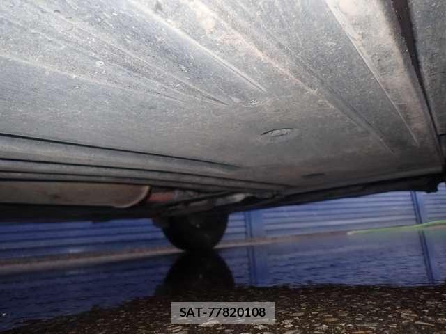 Suzuki SWIFT 2019-06 8102155-27
