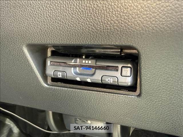 Suzuki SWIFT 2025-01 8102148-14