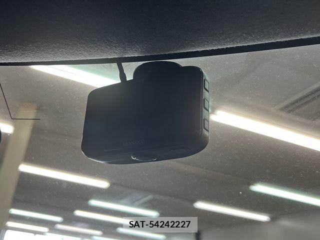 Suzuki SWIFT 2018-03 8102153-11