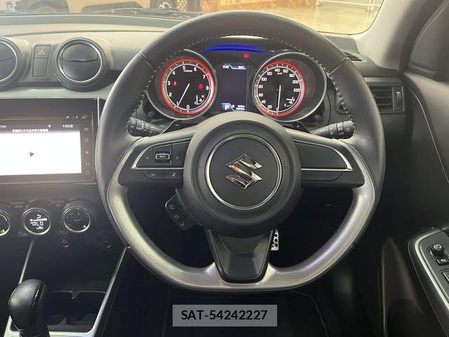 Suzuki SWIFT 2018-03 8102153-13