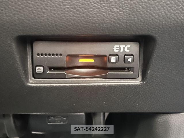 Suzuki SWIFT 2018-03 8102153-15