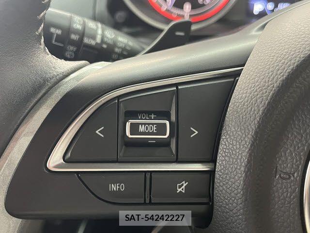 Suzuki SWIFT 2018-03 8102153-16