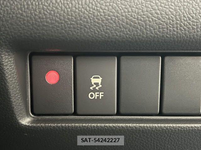 Suzuki SWIFT 2018-03 8102153-17