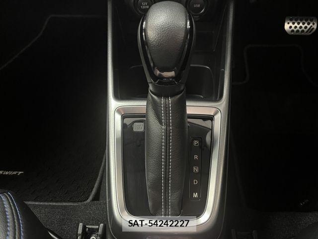Suzuki SWIFT 2018-03 8102153-19