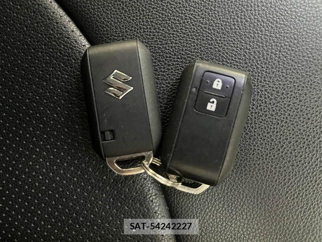 Suzuki SWIFT 2018-03 8102153-25