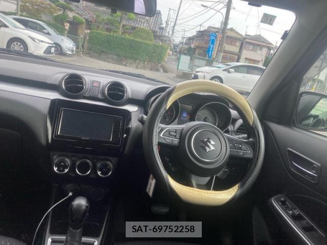 Suzuki SWIFT 2021-11 8102156-11