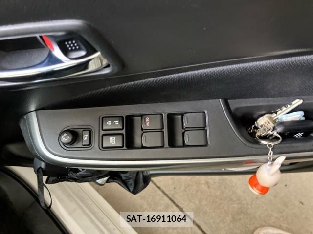 Suzuki SWIFT 2017-01 8132569-17