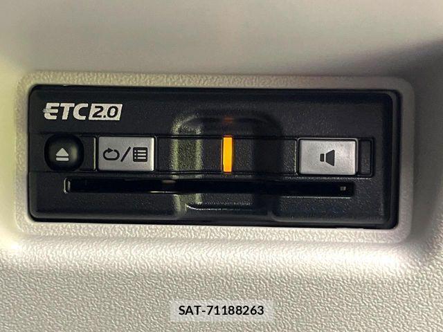 Suzuki SWIFT 2024-04 8132561-6