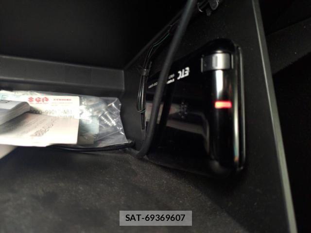 Suzuki SWIFT 2014-06 8210512-18