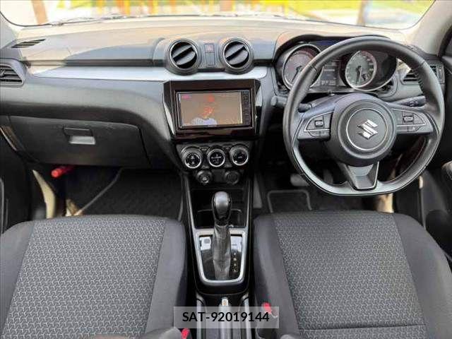 Suzuki SWIFT 2020-02 8210508-1