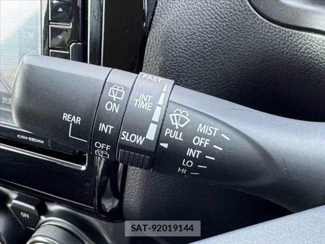 Suzuki SWIFT 2020-02 8210508-25