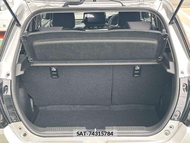 Suzuki SWIFT 2024-03 8210502-9