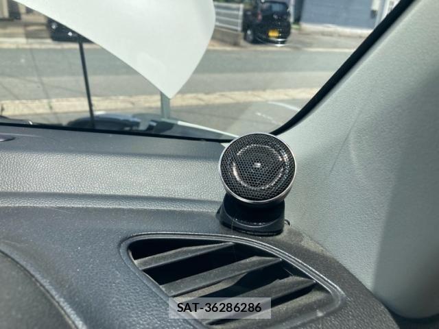 Suzuki SWIFT 2017-03 8232034-22