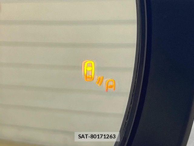 Suzuki SWIFT 2023-08 8246870-5