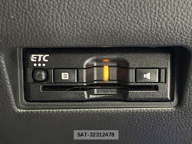 Suzuki SWIFT 2022-06 8317449-4