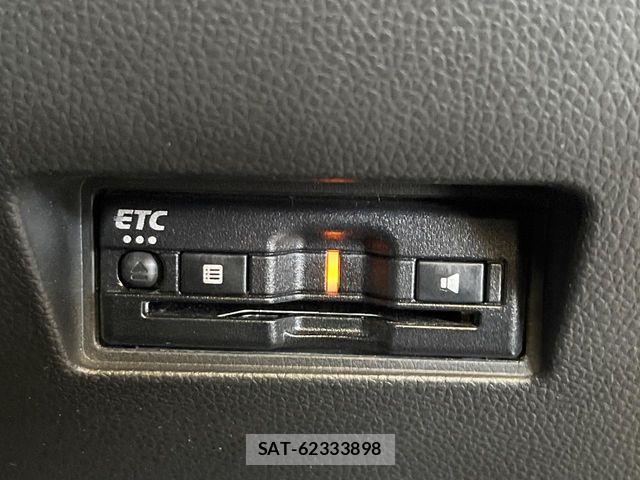 Suzuki SWIFT 2022-03 8338095-4