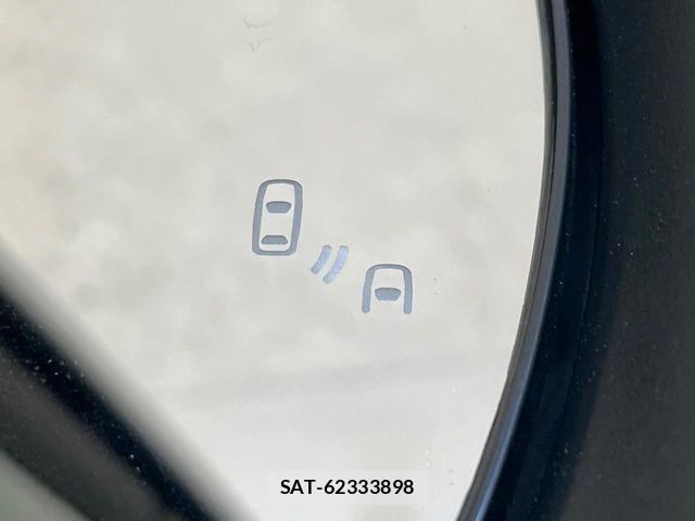 Suzuki SWIFT 2022-03 8338095-5