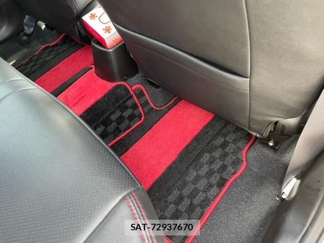 Suzuki SWIFT 2018-03 8369114-26