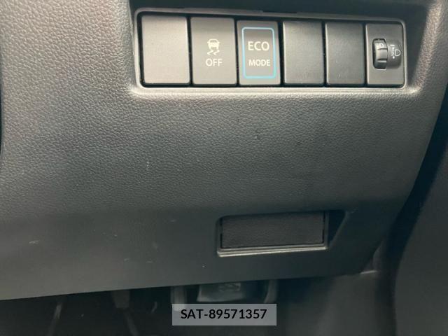 Suzuki SWIFT 2018-06 8372262-17