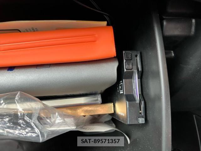 Suzuki SWIFT 2018-06 8372262-23