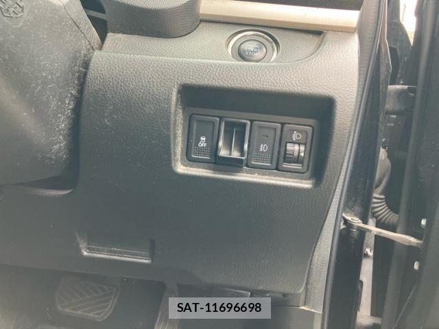 Suzuki SWIFT 2014-03 8415281-16
