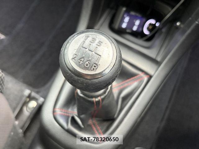Suzuki SWIFT 2014-03 8415268-23