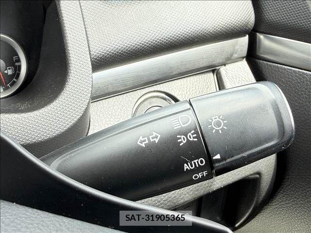 Suzuki SWIFT 2015-05 8415265-26