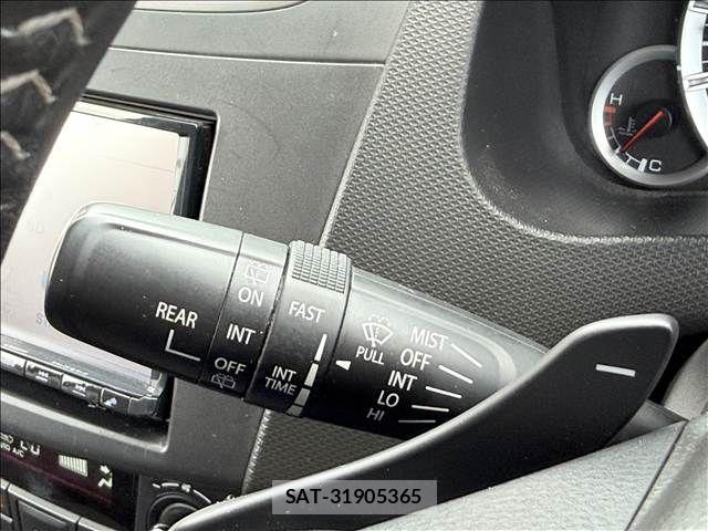 Suzuki SWIFT 2015-05 8415265-27