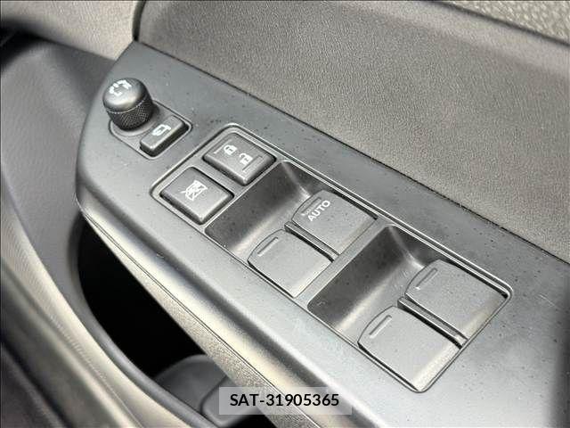 Suzuki SWIFT 2015-05 8415265-28