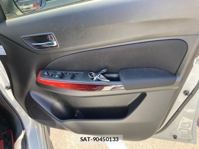 Suzuki SWIFT 2023-04 8438949-13