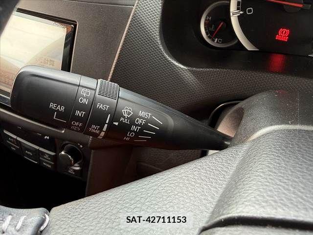 Suzuki SWIFT 2016-11 8458560-23