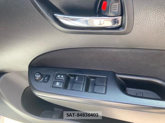 Suzuki SWIFT 2011-12 8527634-12