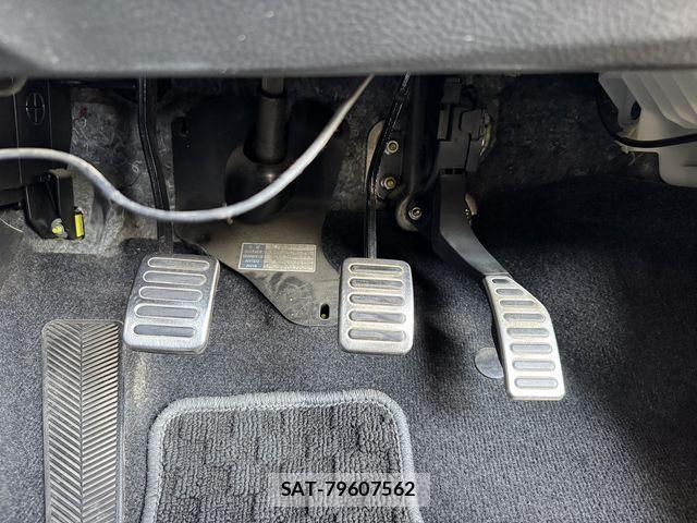 Suzuki SWIFT 2013-01 8563716-19