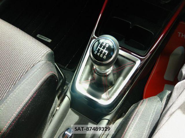 Suzuki SWIFT 2018-03 8629193-23