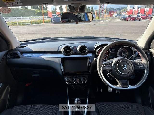 Suzuki SWIFT 2025-11 8661855-1