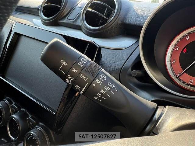 Suzuki SWIFT 2025-11 8661855-25