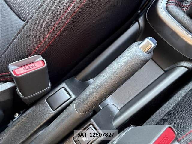 Suzuki SWIFT 2025-11 8661855-27