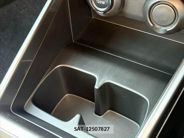 Suzuki SWIFT 2025-11 8661855-28