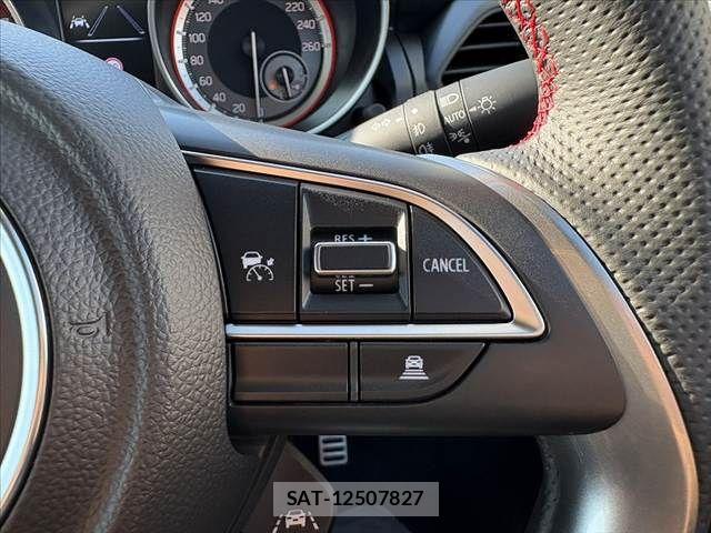 Suzuki SWIFT 2025-11 8661855-6