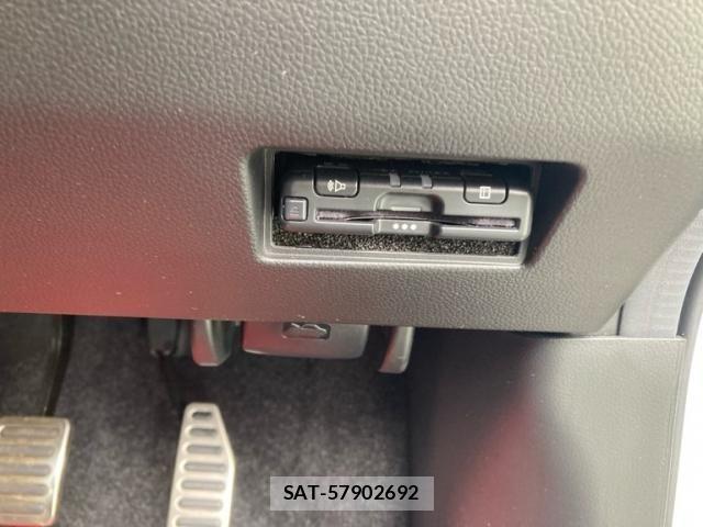 Suzuki SWIFT 2023-10 8661862-16