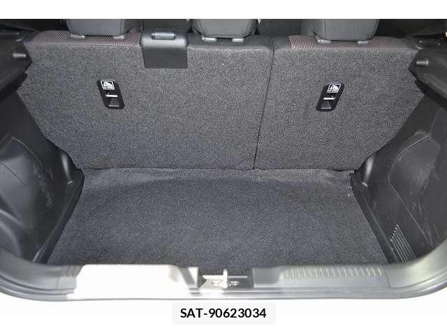 Suzuki SWIFT 2022-08 8686702-18