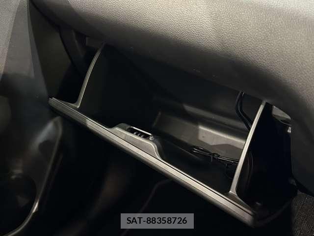 Suzuki SWIFT 2021-03 8797650-24