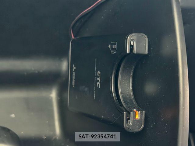 Suzuki SWIFT 2018-03 8831913-13