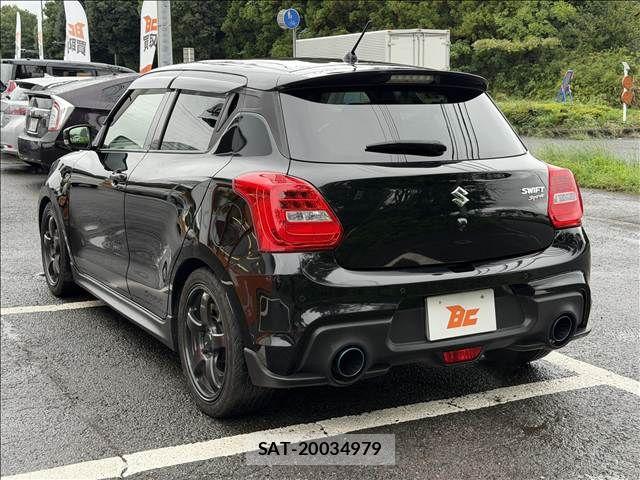 Suzuki SWIFT 2022-02 8831894-7
