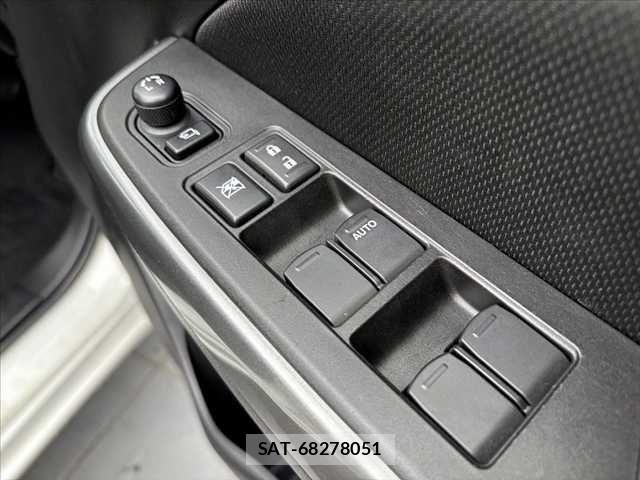 Suzuki SWIFT 2018-01 8850795-21