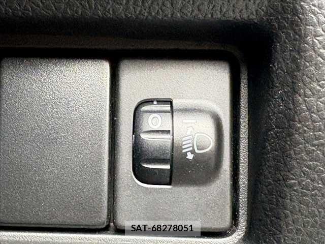 Suzuki SWIFT 2018-01 8850795-24