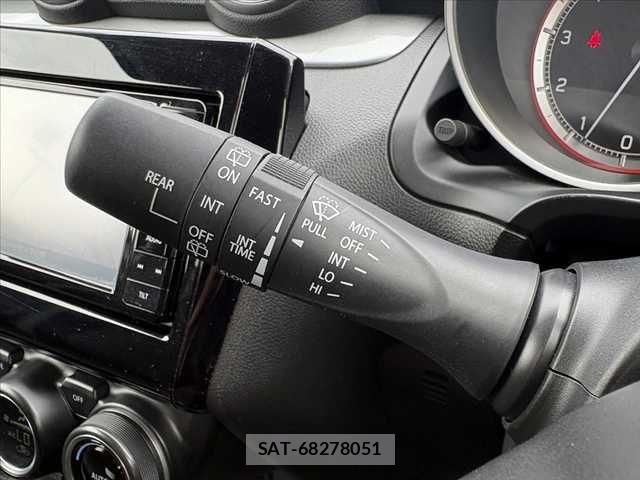 Suzuki SWIFT 2018-01 8850795-28