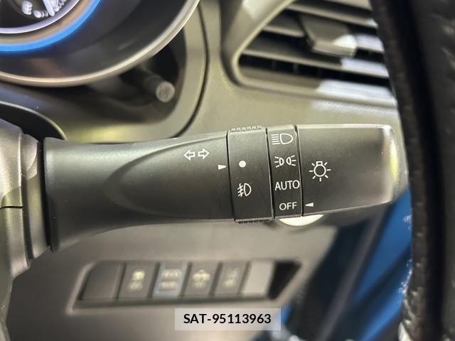 Suzuki SWIFT 2018-03 8849988-11